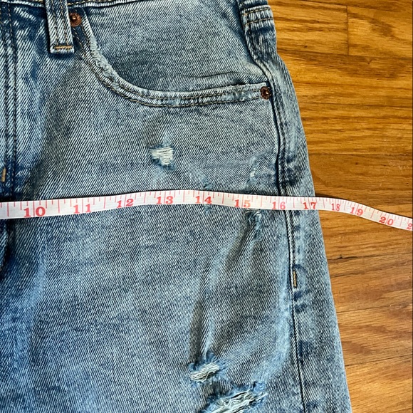 NWT. Old Navy sky high Denim Shorts - Picture 10 of 10